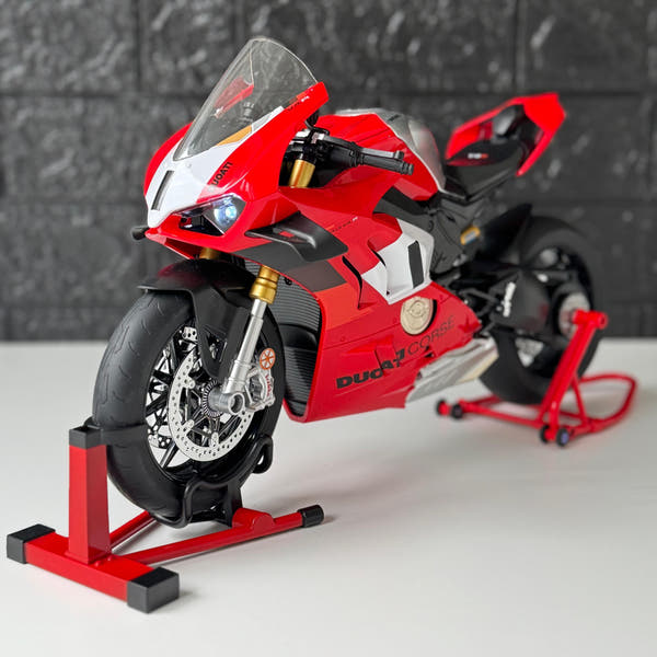 1:6 Ducat V4s - With Smoke