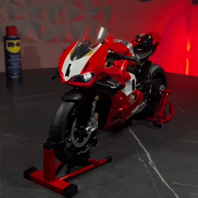 1:6 Ducat V4s - With Smoke